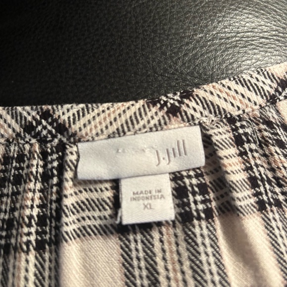 J.Jill white and black plaid button down size XL - Picture 4 of 4